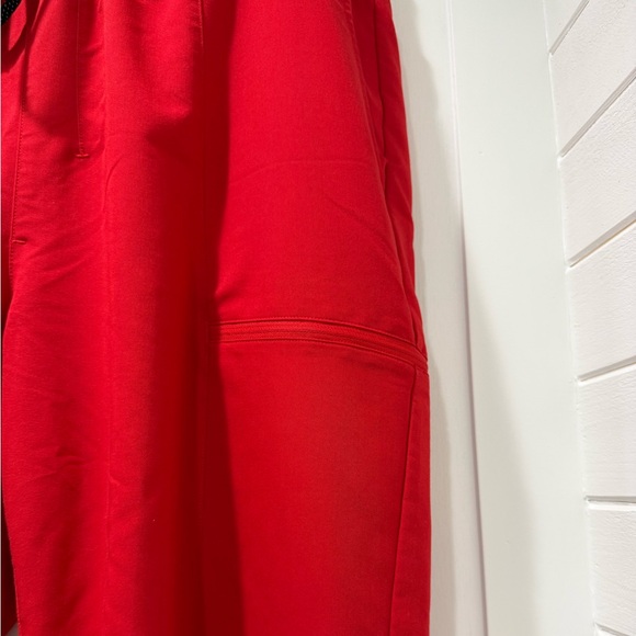 Fabletics Mid-Rise On-Call Scrub Joggers - Picture 4 of 7